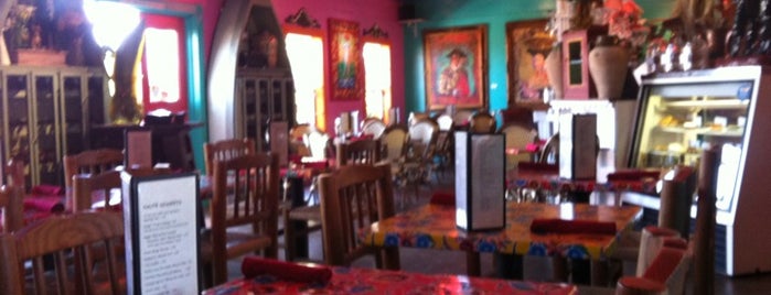 The Haute Enchilada Cafe & Galerias is one of kaleb 님이 저장한 장소.