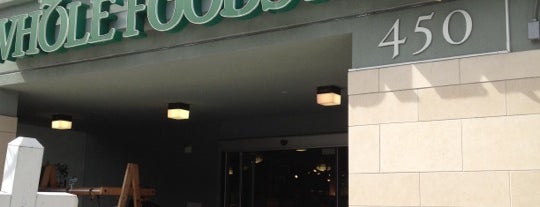 Whole Foods Market is one of สถานที่ที่ Jade ถูกใจ.