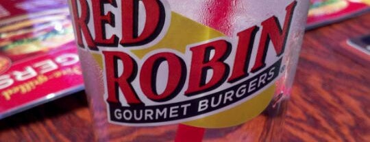 Red Robin Gourmet Burgers and Brews is one of Emylee : понравившиеся места.