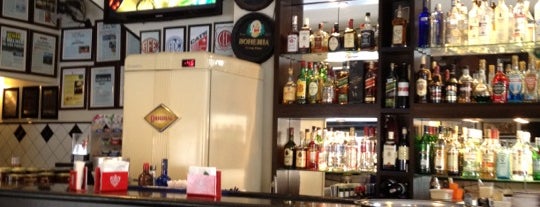 Legítimo Bar is one of สถานที่ที่ Silvia Luise ถูกใจ.