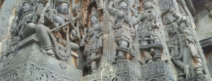 Hoysaleshwara Temple is one of Orte, die Avinash gefallen.
