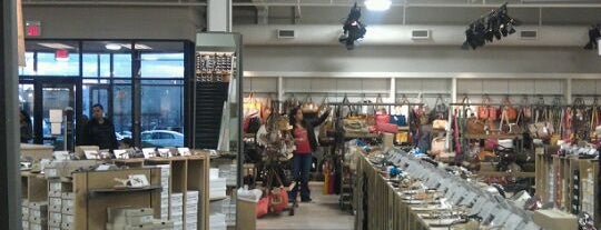 DSW Designer Shoe Warehouse is one of Lugares favoritos de Denise D..