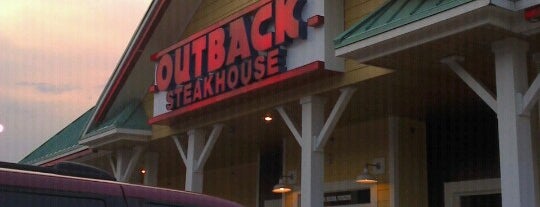 Outback Steakhouse is one of สถานที่ที่ Guillermo ถูกใจ.