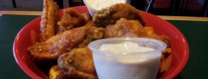 Roadhouse Wings & Grill is one of Lieux qui ont plu à Erica.