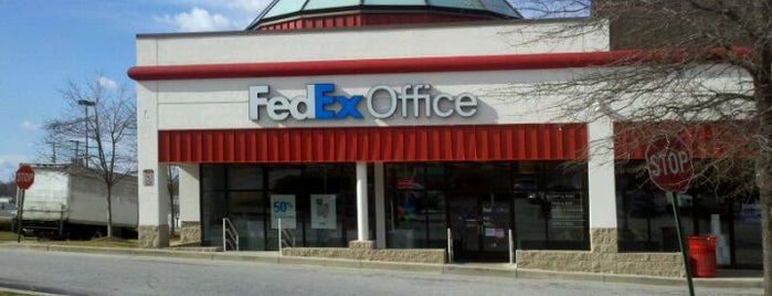 FedEx Office Print & Ship Center is one of Fat Frankie's Favorites.