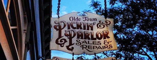 Olde Town Pickin’ Parlor is one of Ooh La La! Olde Town.