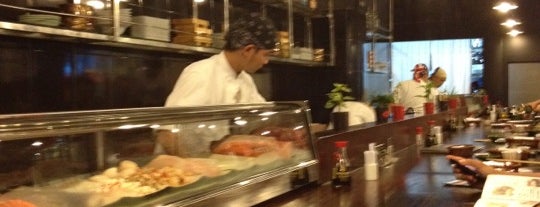 The Sushi Bar 6 is one of Lugares favoritos de Helene.