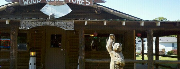 creative chainsaw carvings is one of Lugares favoritos de Rusty.