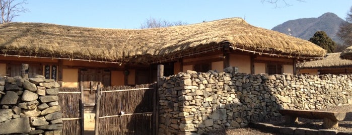 Oeam Folk Village is one of 충청남도의 게스트하우스/Guesthouses in South Chungcheong Area.