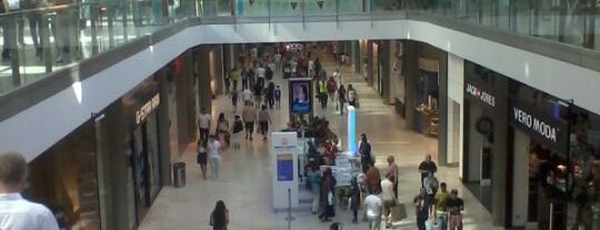 Highcross Shopping Centre is one of Lieux qui ont plu à Leonard.