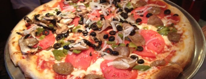 Oma's Pizza and Italian Restaurant is one of Justinさんのお気に入りスポット.