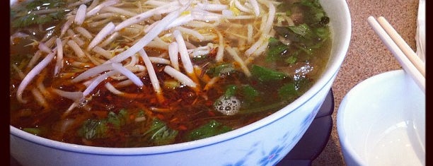 Pho Hung Restaurant is one of Alinaさんの保存済みスポット.