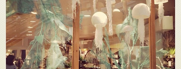 Anthropologie is one of Noemiさんのお気に入りスポット.