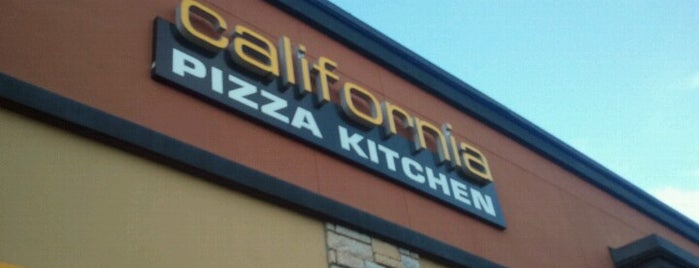 California Pizza Kitchen is one of Lugares favoritos de Ricardo.