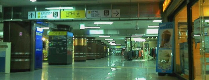 ソンシンヨデイック駅 is one of Travel.