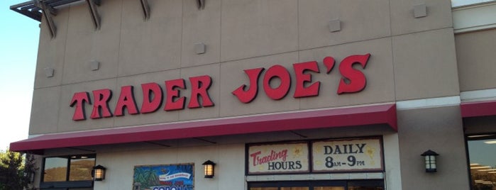 Trader Joe's is one of สถานที่ที่ Heather ถูกใจ.