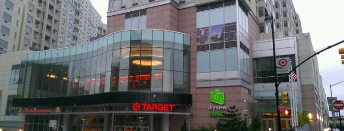 The Shops at SkyView Center is one of r 님이 좋아한 장소.