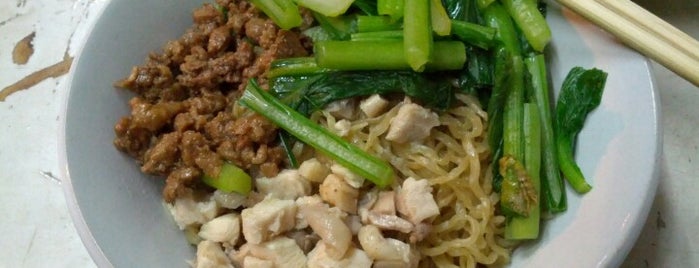 Bakmi Lung Kee is one of Georgeさんの保存済みスポット.