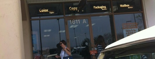 The UPS Store is one of Lugares favoritos de Bruce.
