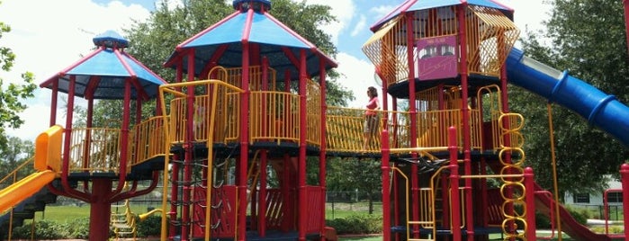Friendship Park is one of สถานที่ที่ Carlo ถูกใจ.