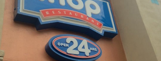 IHOP is one of Travisさんのお気に入りスポット.