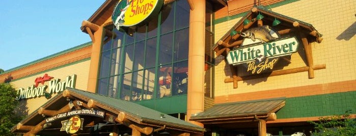 Bass Pro Shops is one of Lugares favoritos de Takuji.