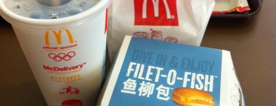 McDonald's & McCafé is one of Tempat yang Disukai Dönałd ʕ •ᴥ•ʔ.