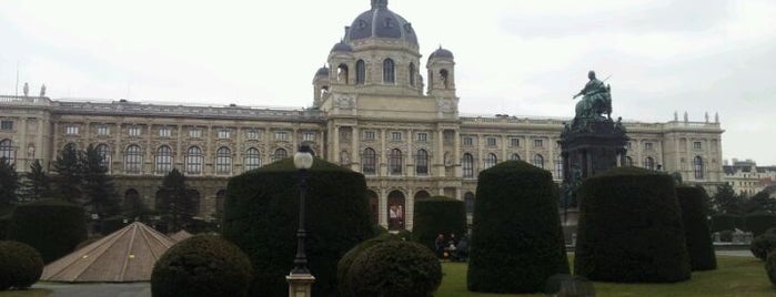 Museo de Historia Natural de Viena is one of StorefrontSticker #4sqCities: Vienna.