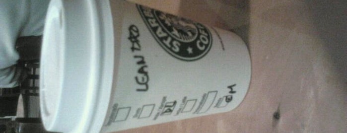 Starbucks is one of Restantes e cafés.