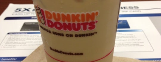 Dunkin' is one of Lugares favoritos de Lindsey.