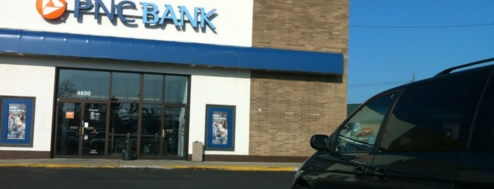 PNC Bank is one of Lieux qui ont plu à Dan.