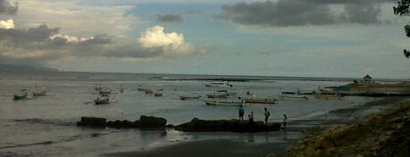 Pantai Matahari Terbit is one of Traveling Indonesia.