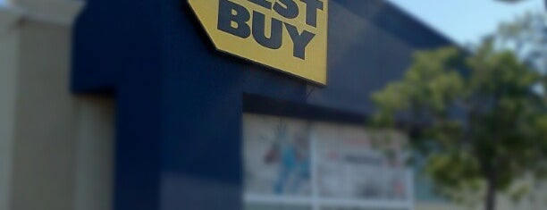 Best Buy is one of Tempat yang Disukai Karen.