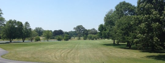 Arrowhead Golf Club is one of Tempat yang Disukai Mike.