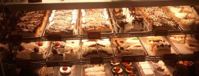 Rao's Bakery Coffee Cafe is one of Posti che sono piaciuti a Monali.