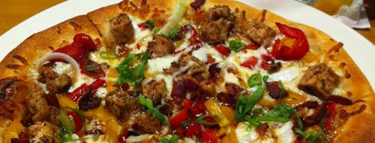 California Pizza Kitchen is one of Posti che sono piaciuti a Alwyn.