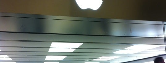 Apple Trafford Centre is one of Scottさんのお気に入りスポット.