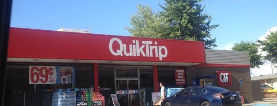 QuikTrip is one of Tempat yang Disukai Chris.
