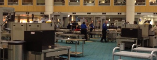 TSA Security Checkpoint B/C is one of Orte, die Thais gefallen.