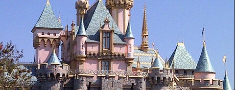 Sleeping Beauty Castle is one of Lieux qui ont plu à Jinnie.