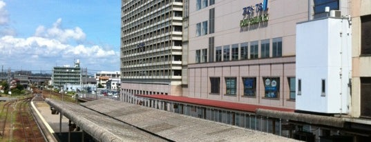 近鉄 津駅 (E39) is one of 近鉄名阪特急停車駅.