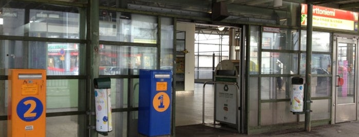 Metro Herttoniemi is one of Klo 20 tyhjennettävät postilaatikot.