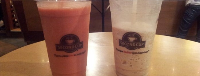 Second Cup CAFÉ & Cie avec Pinkberry yogourt glacé is one of Tempat yang Disukai Salvador.