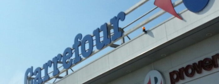 Carrefour is one of Irinaさんのお気に入りスポット.