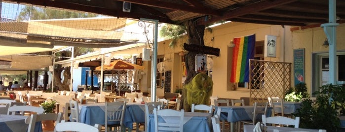 Roots Cafe is one of Feyhan'ın Kaydettiği Mekanlar.