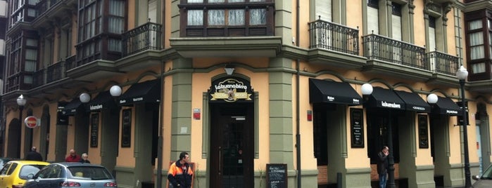 La Buena Birra Sports & Beers is one of Bares de Gijón.