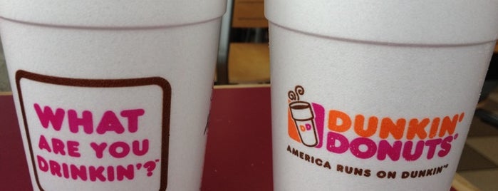 Dunkin' is one of Jonさんのお気に入りスポット.