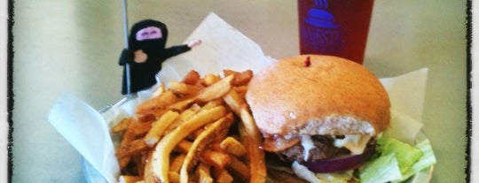 Majestic Burger is one of Must-visit Food in Jackson.