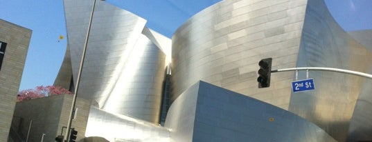 Walt Disney Concert Hall is one of Mis lugares más queridos !.