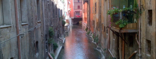 Canale delle Moline is one of Visitare Bologna.